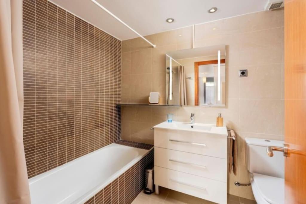 Acogedor Apartamento Cerca Del Casco Antiguo Жирона Экстерьер фото